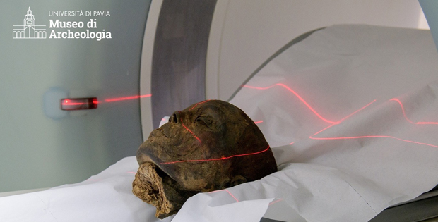 Immagine della testa di una mummia sottoposta a TAC