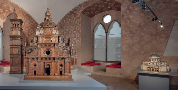 Foto del modello ligneo del Duomo di Pavia