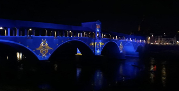 Il ponte coperto illuminato