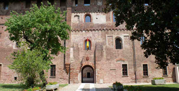 Foto ingresso castello di Lardirago PV
