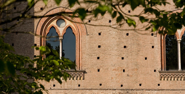 Particolare con finestra del Castello Visconteo di Pavia