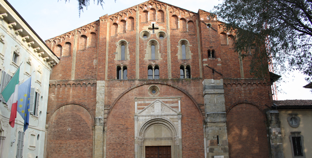 immagine della facciata della Basiica di San Pietro in Ciel d'Oro