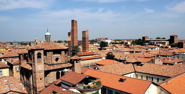 Foto panoramica di Pavia con le sue torri