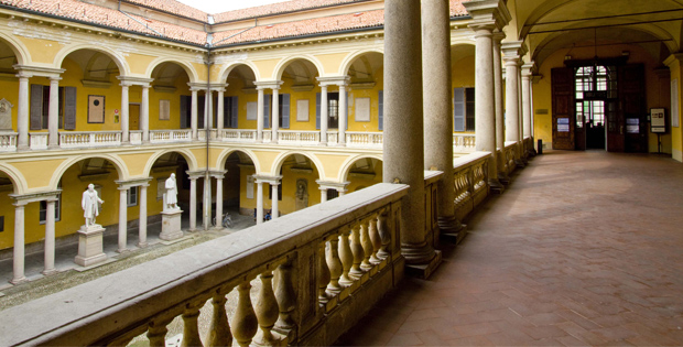 Universit di Pavia - porticato al primo piano cortile delle statue