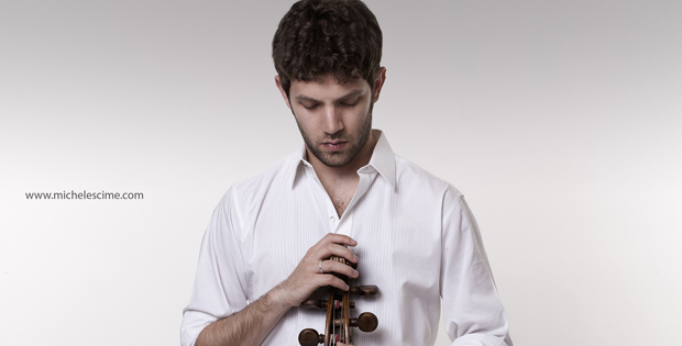 immagine del violoncellista Adriano Fazio