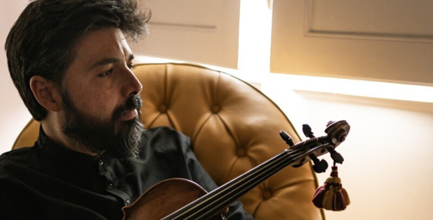 immagine di Valerio Losito con il suo violino